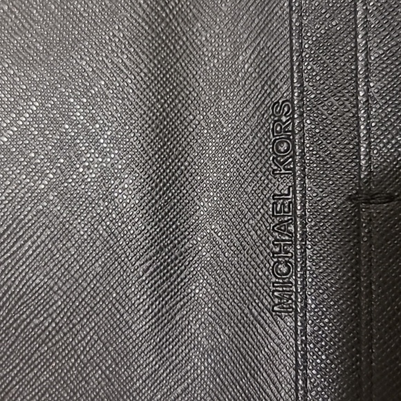 Michael Kors saffiano wallet - Picture 4 of 5